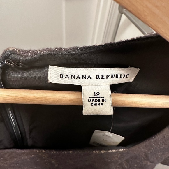 NWT! Gray BANANA REPUBLIC Lace Dress - Size 12 - Picture 5 of 6